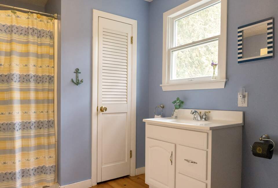 Charming 4-Bed Cottage with Bay Views near Boothbay Harbor - Southport, Maine