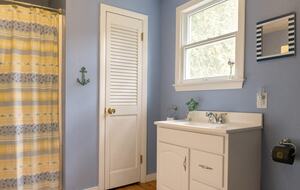 Charming 4-Bed Cottage with Bay Views near Boothbay Harbor - Southport, Maine