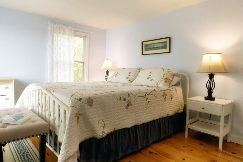 Charming 4-Bed Cottage with Bay Views near Boothbay Harbor - Southport, Maine