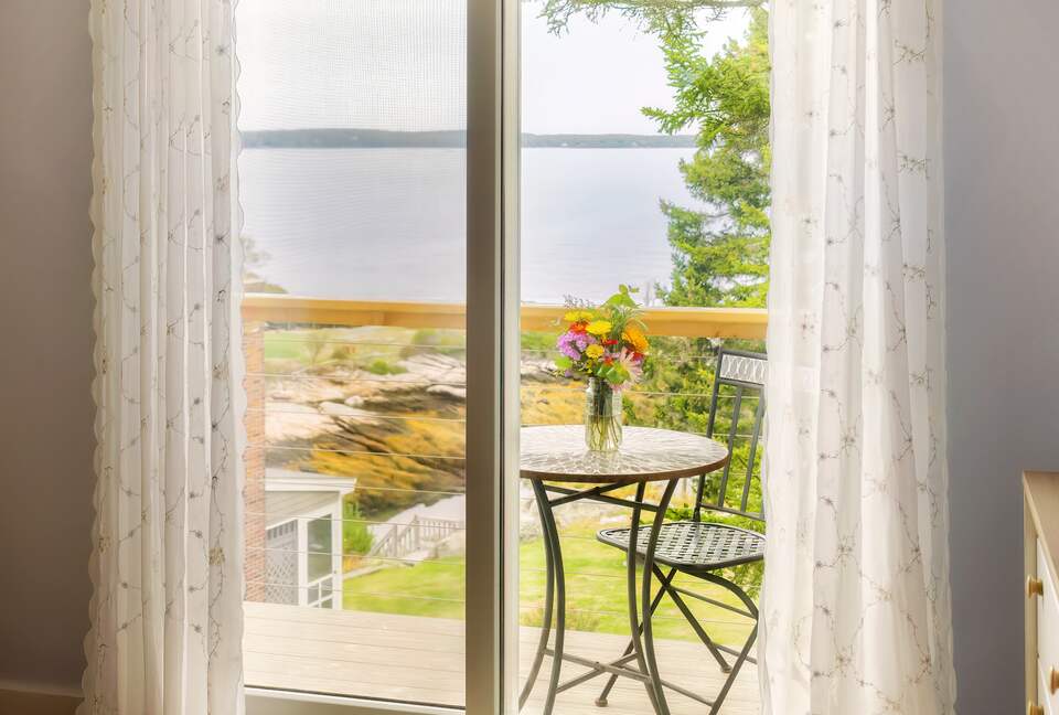 Charming 4-Bed Cottage with Bay Views near Boothbay Harbor - Southport, Maine