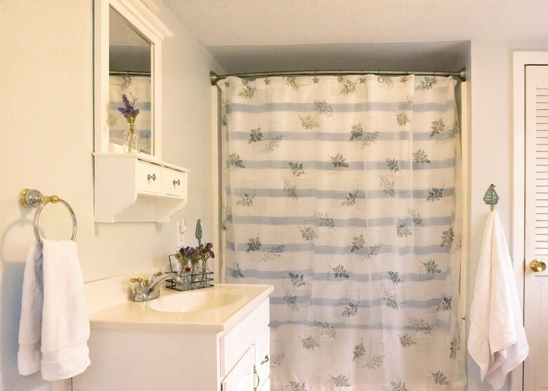 Charming 4-Bed Cottage with Bay Views near Boothbay Harbor - Southport, Maine