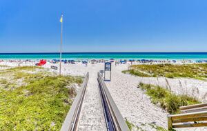 Family-Friendly Destin Escape | Walk to Beach & Shopping - Destin, Florida