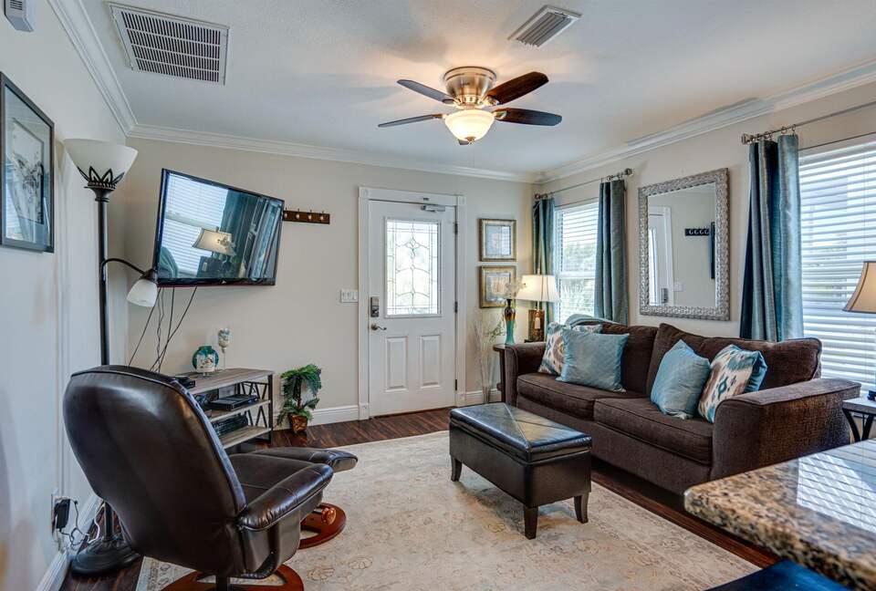 Family-Friendly Destin Escape | Walk to Beach & Shopping - Destin, Florida