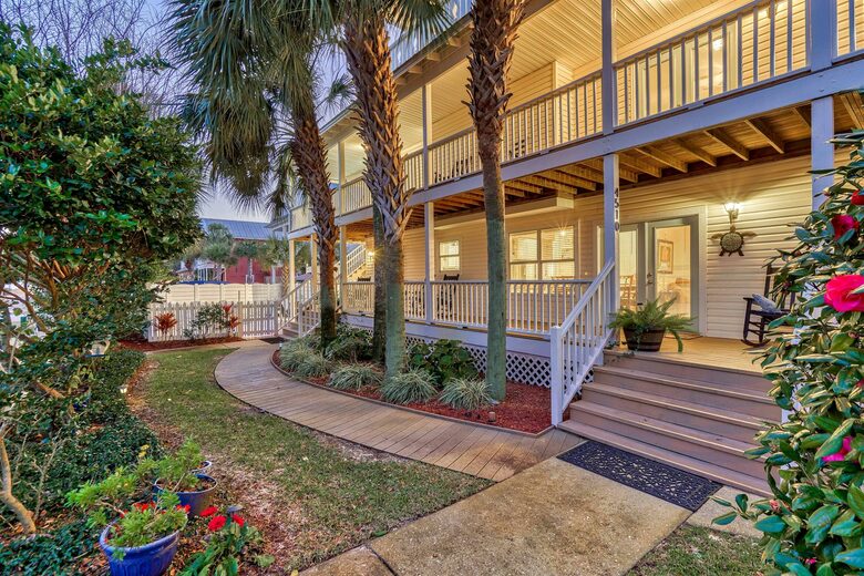 Family-Friendly Destin Escape | Walk to Beach & Shopping - Destin, Florida