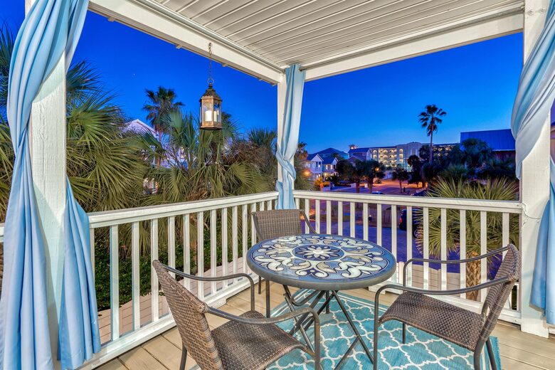 Family-Friendly Destin Escape | Walk to Beach & Shopping - Destin, Florida