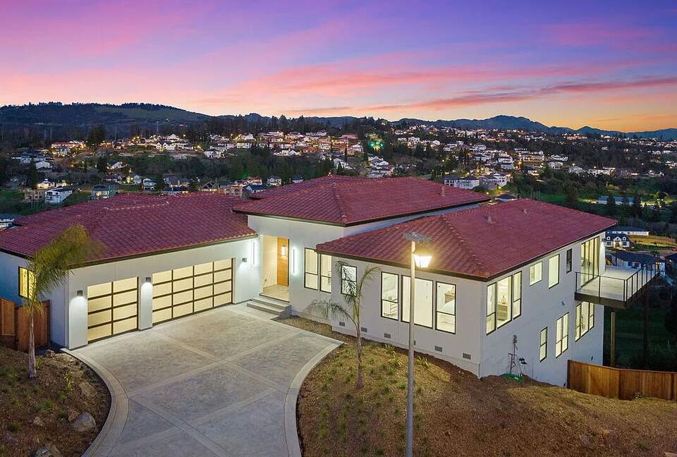 Wine Country Escape | Elegant Skyfarm Estate Overlooking Fountaingrove Golf Course - Santa Rosa, California