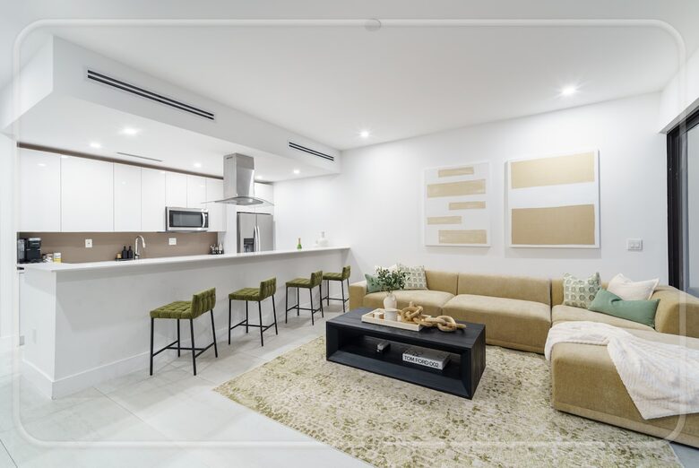 Luxury Grove Getaway – Designer Interiors & Tropical Vibes - Miami, Florida