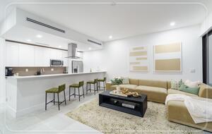 Luxury Grove Getaway – Designer Interiors & Tropical Vibes - Miami, Florida