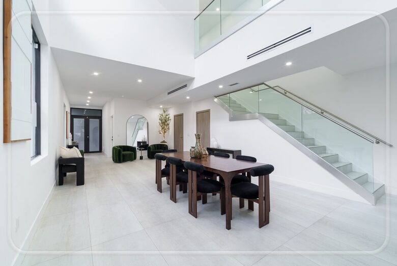 Luxury Grove Getaway – Designer Interiors & Tropical Vibes - Miami, Florida