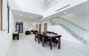 Luxury Grove Getaway – Designer Interiors & Tropical Vibes - Miami, Florida