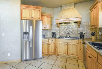 Spacious Moose Hollow Escape with Hot Tub & Mountain Views - Eden, Utah