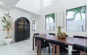 Luxury Grove Getaway – Designer Interiors & Tropical Vibes - Miami, Florida