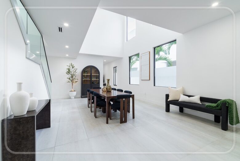 Luxury Grove Getaway – Designer Interiors & Tropical Vibes - Miami, Florida