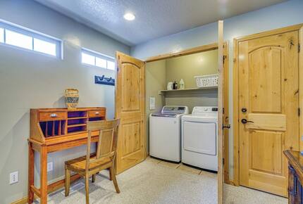 Spacious Moose Hollow Escape with Hot Tub & Mountain Views - Eden, Utah