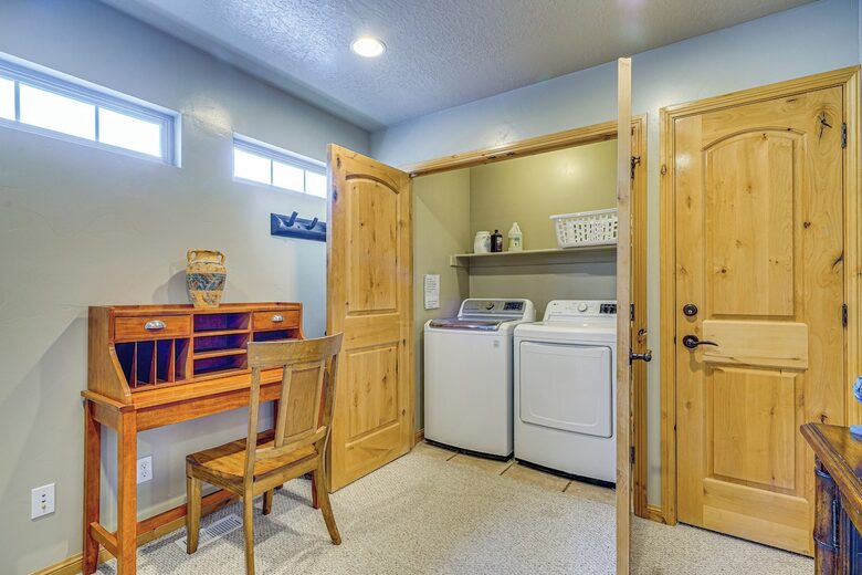 Spacious Moose Hollow Escape with Hot Tub & Mountain Views - Eden, Utah