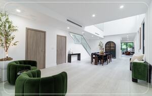 Luxury Grove Getaway – Designer Interiors & Tropical Vibes - Miami, Florida