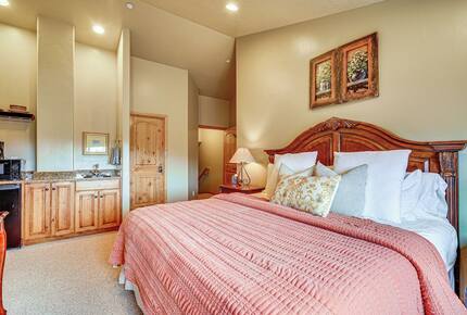 Spacious Moose Hollow Escape with Hot Tub & Mountain Views - Eden, Utah