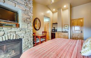 Spacious Moose Hollow Escape with Hot Tub & Mountain Views - Eden, Utah