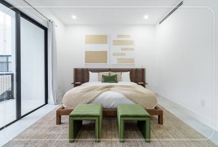 Luxury Grove Getaway – Designer Interiors & Tropical Vibes - Miami, Florida