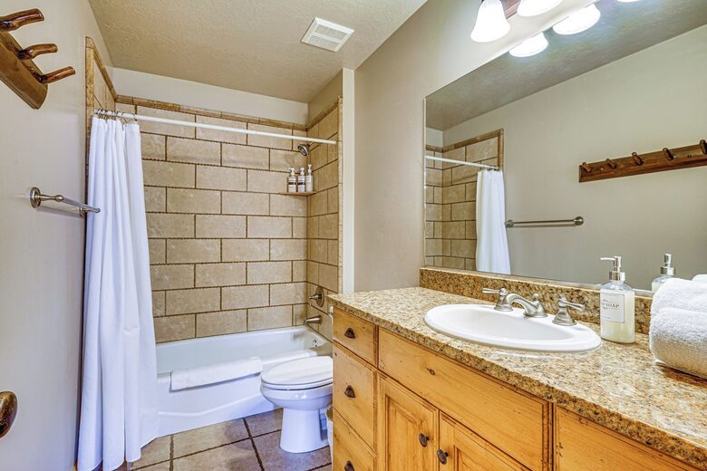 Spacious Moose Hollow Escape with Hot Tub & Mountain Views - Eden, Utah