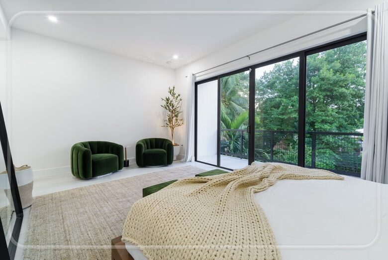 Luxury Grove Getaway – Designer Interiors & Tropical Vibes - Miami, Florida