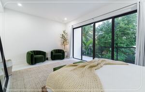 Luxury Grove Getaway – Designer Interiors & Tropical Vibes - Miami, Florida