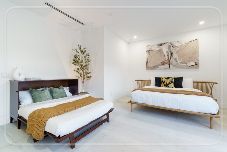 Luxury Grove Getaway – Designer Interiors & Tropical Vibes - Miami, Florida