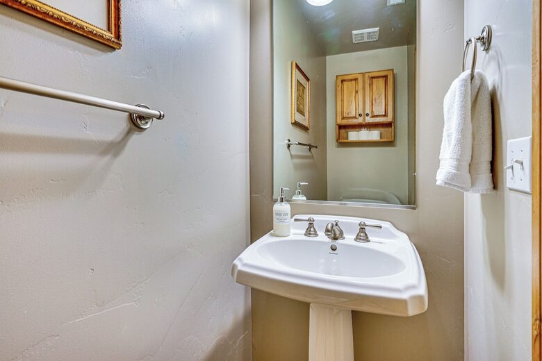 Spacious Moose Hollow Escape with Hot Tub & Mountain Views - Eden, Utah