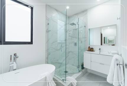 Luxury Grove Getaway – Designer Interiors & Tropical Vibes - Miami, Florida