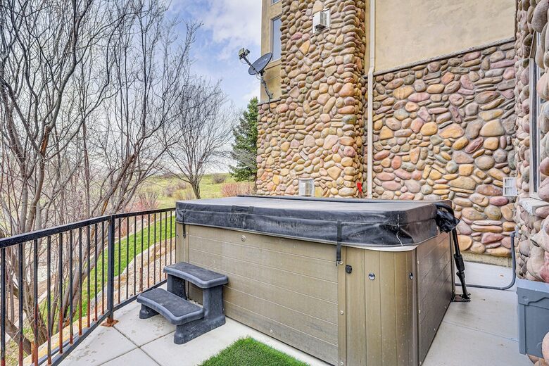 Spacious Moose Hollow Escape with Hot Tub & Mountain Views - Eden, Utah