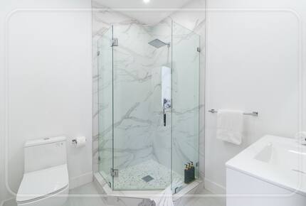 Luxury Grove Getaway – Designer Interiors & Tropical Vibes - Miami, Florida