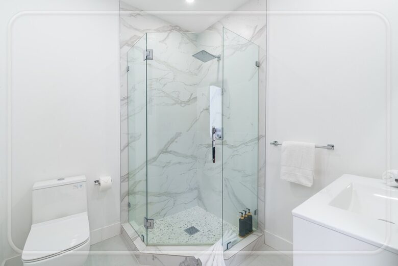 Luxury Grove Getaway – Designer Interiors & Tropical Vibes - Miami, Florida