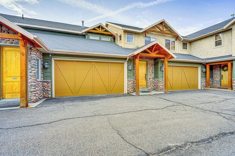 Spacious Moose Hollow Escape with Hot Tub & Mountain Views - Eden, Utah