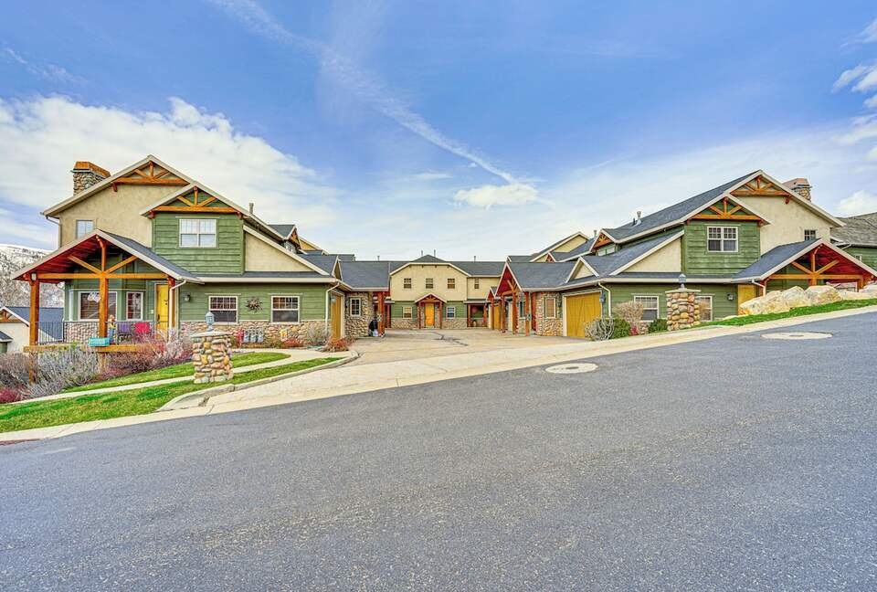 Spacious Moose Hollow Escape with Hot Tub & Mountain Views - Eden, Utah