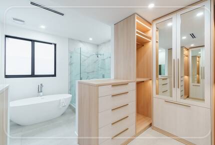 Luxury Grove Getaway – Designer Interiors & Tropical Vibes - Miami, Florida