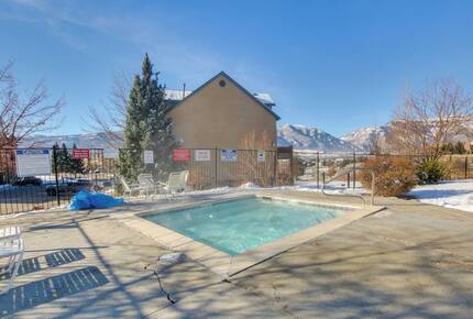 Spacious Moose Hollow Escape with Hot Tub & Mountain Views - Eden, Utah