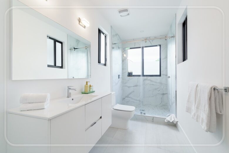 Luxury Grove Getaway – Designer Interiors & Tropical Vibes - Miami, Florida