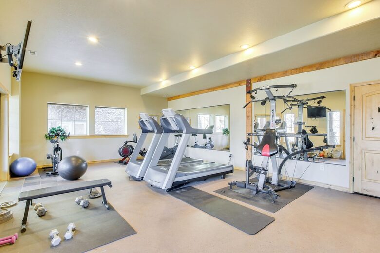 Spacious Moose Hollow Escape with Hot Tub & Mountain Views - Eden, Utah