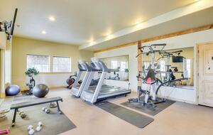 Spacious Moose Hollow Escape with Hot Tub & Mountain Views - Eden, Utah