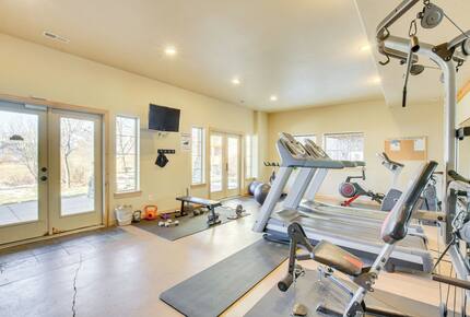 Spacious Moose Hollow Escape with Hot Tub & Mountain Views - Eden, Utah