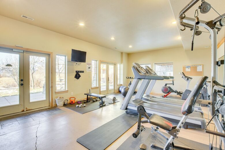 Spacious Moose Hollow Escape with Hot Tub & Mountain Views - Eden, Utah