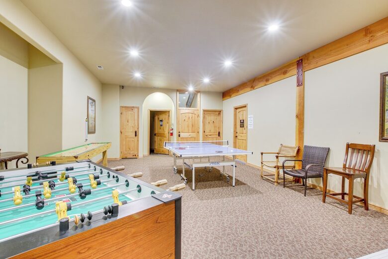 Spacious Moose Hollow Escape with Hot Tub & Mountain Views - Eden, Utah