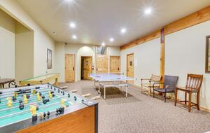 Spacious Moose Hollow Escape with Hot Tub & Mountain Views - Eden, Utah