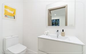 Luxury Grove Getaway – Designer Interiors & Tropical Vibes - Miami, Florida