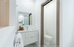 Luxury Grove Getaway – Designer Interiors & Tropical Vibes - Miami, Florida