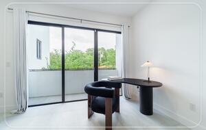 Luxury Grove Getaway – Designer Interiors & Tropical Vibes - Miami, Florida