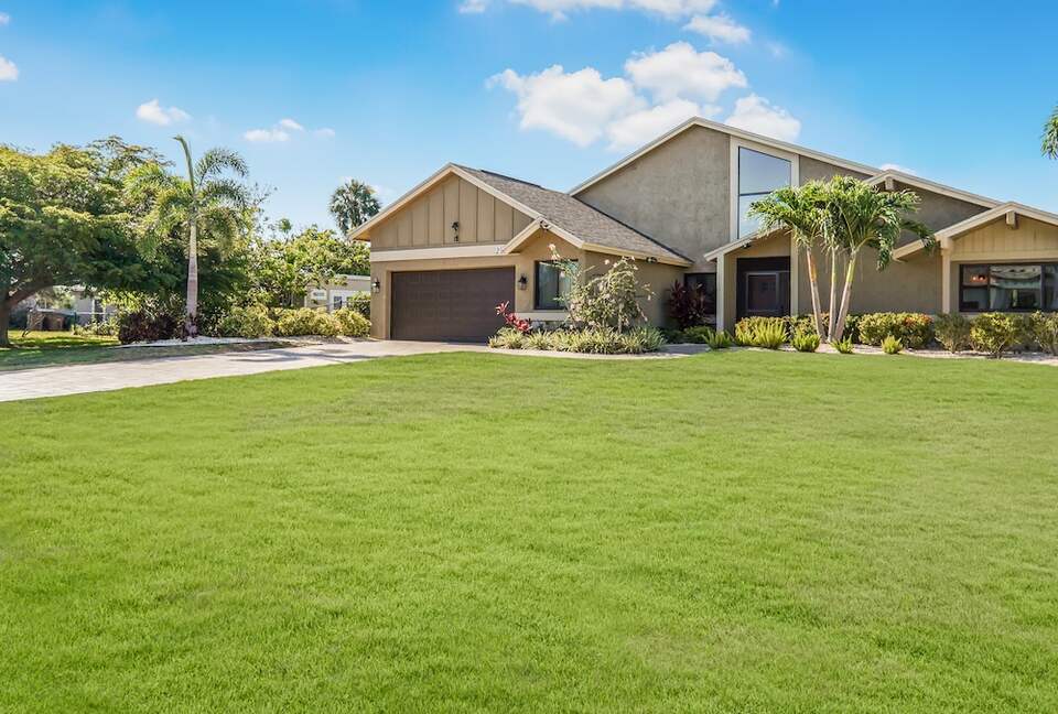 Grand River View | Waterfront Haven in Cape Coral - Cape Coral, Florida