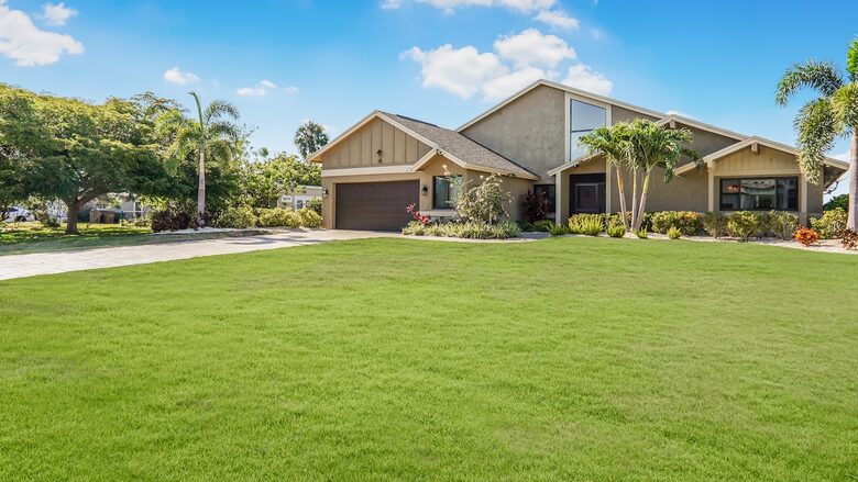 Grand River View | Waterfront Haven in Cape Coral - Cape Coral, Florida