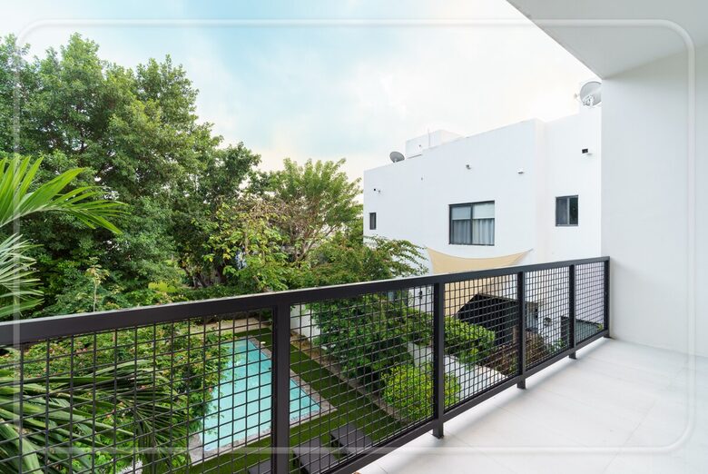 Luxury Grove Getaway – Designer Interiors & Tropical Vibes - Miami, Florida