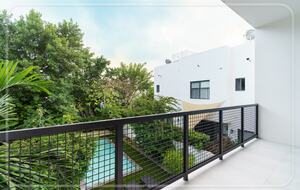 Luxury Grove Getaway – Designer Interiors & Tropical Vibes - Miami, Florida